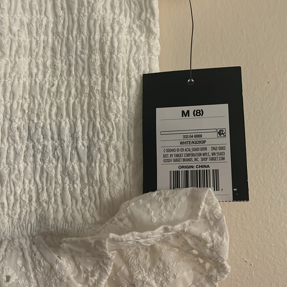 White simple design short sleeve shirt - Picture 3 of 3